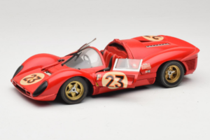 Ferrari 330 P4 #23 L. Bandini / C. Amon 24 Hours of Daytona Winner 1967 Revell 1:18 48833 Métal — image 2 sur 8