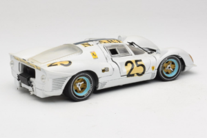 Ferrari 330 P4 #25 Blanc Revell 1:18 48845 Métal — image 3 sur 8
