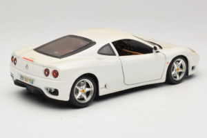 Ferrari 360 Modena Blanc Bburago 1:18 3368-W1 Métal — image 3 sur 8