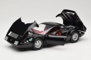 Ferrari 365 GT4/BB Noir Kyosho 1:18 08173K Métal — image 2 sur 8