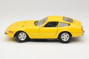 Ferrari 365 GTB/4 Daytona Jaune Techno Giodi 1:18 40011-Y1 Métal — image 3 sur 7