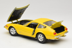 Ferrari 365 GTB/4 Daytona Jaune Techno Giodi 1:18 40011-Y1 Métal — image 4 sur 7