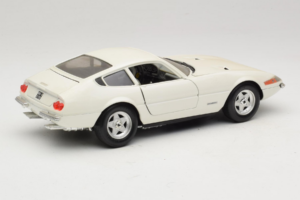 Ferrari 365 GTB/4 Daytona Berlina Blanc Techno Giodi 1:18 74007 Métal — image 3 sur 8