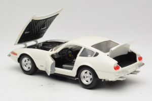 Ferrari 365 GTB/4 Daytona Berlina Blanc Techno Giodi 1:18 74007 Métal — image 5 sur 8