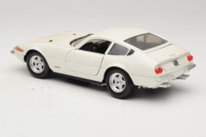Ferrari 365 GTB/4 Daytona Berlina Blanc Techno Giodi 1:18 74007 Métal — image 7 sur 8