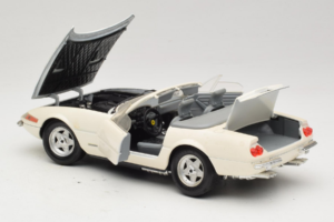 Ferrari 365 GTS/4 Spider Blanc Techno Giodi 1:18 40028 Métal — image 5 sur 8