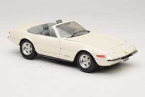 Ferrari 365 GTS/4 Spider Blanc Techno Giodi 1:18 40028 Métal — image 6 sur 8