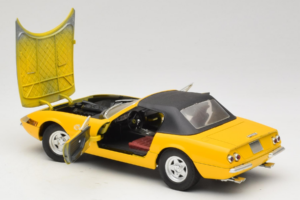 Ferrari 365 GTS Jaune Avec Toit Noir Solido 1:18 8018 Métal — image 5 sur 8