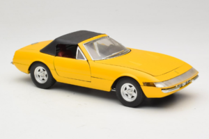 Ferrari 365 GTS Jaune Avec Toit Noir Solido 1:18 8018 Métal — image 6 sur 8
