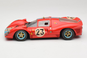 Ferrari 412P #23 W. Mairesse / J. Beurlys Le Mans 1967 Rouge Revell 1:18 48826 Métal — image 4 sur 8