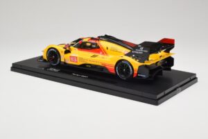 Ferrari 499P Hypercar AF Corse #83 R. Kubica / Y. Ye / R. Shwartzman 24 Hours of Le Mans 2024 Bburago 1:18 18-16313-83-VET Mé — image 7 sur 9