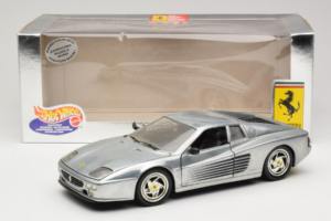 Ferrari 512M Chrome Silver Hot Wheels 1:18 25739 Métal — image 8 sur 8