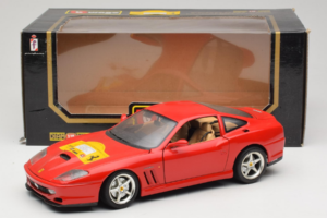 Ferrari 550 Maranello 22 Jahre Ferrari Model Club Rouge Bburago 1:18 3064-P2 Métal — image 8 sur 8