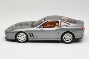 Ferrari 550 Maranello 25 Jahre Ferrari Model Club Argent 2e Version Bburago 1:18 3064-S1 Métal — image 4 sur 8