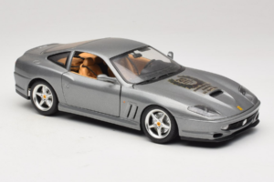 Ferrari 550 Maranello 25 Jahre Ferrari Model Club Argent 2e Version Bburago 1:18 3064-S1 Métal — image 6 sur 8