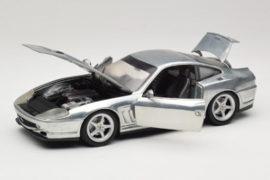 Ferrari 550 Maranello Chrome Silver Hot Wheels 1:18 25740 Métal — image 2 sur 8