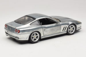 Ferrari 550 Maranello Chrome Silver Hot Wheels 1:18 25740 Métal — image 3 sur 8