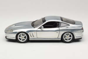 Ferrari 550 Maranello Chrome Silver Hot Wheels 1:18 25740 Métal — image 4 sur 8