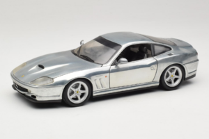 Ferrari 550 Maranello Chrome Silver Hot Wheels 1:18 25740 Métal