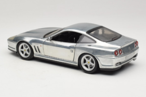 Ferrari 550 Maranello Chrome Silver Hot Wheels 1:18 25740 Métal — image 7 sur 8