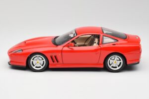 Ferrari 550 Maranello Rouge Bburago 1:18 3064 Métal — image 4 sur 8