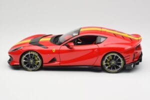 Ferrari 812 Competizione Rosso Corsa Avec Bandes Jaunes Bburago 1:18 18-16915 Métal — image 4 sur 8