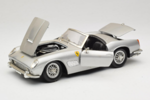 Ferrari California Cabriolet Argent Tonka 1:18 01109-S1 Métal — image 2 sur 8