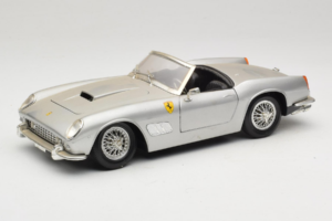 Ferrari California Cabriolet Argent Tonka 1:18 01109-S1 Métal