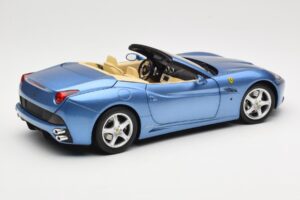 Ferrari California Bleu Clair Hot Wheels 1:18 N2043 Métal — image 3 sur 8