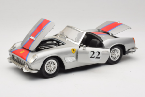 Ferrari California #22 Argent Bande Rouge 1966 Tonka 1:18 01109-S2 Métal — image 2 sur 8