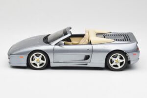 Ferrari F355 Spider Argent Hot Wheels 1:18 23907-M1 Métal — image 4 sur 8
