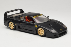 Ferrari F40 Noir avec Roues Or Bburago 1:18 3032-B2 Métal — image 6 sur 8