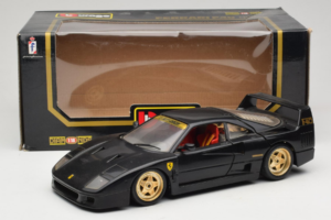 Ferrari F40 Noir avec Roues Or Bburago 1:18 3032-B2 Métal — image 8 sur 8