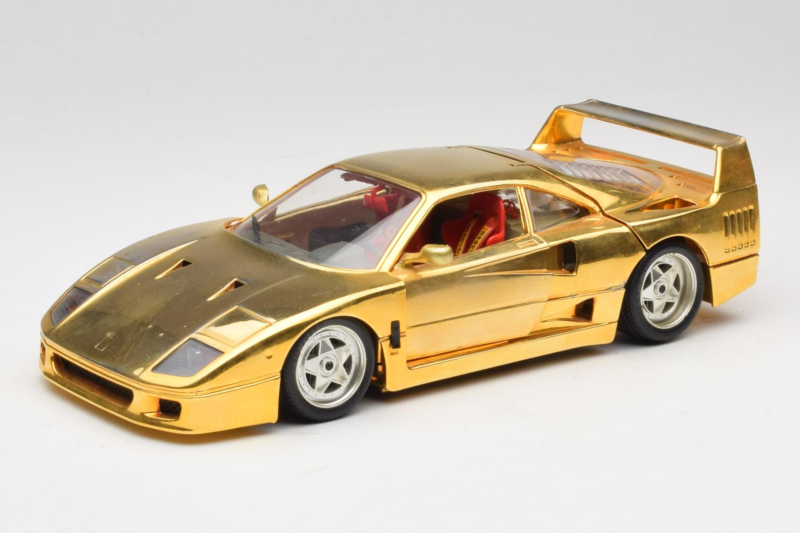 Ferrari F40 Chrome Gold Limited Edition 250 pcs Bburago 1:18 3332-G1 Métal