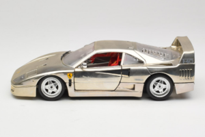 Ferrari F40 Chrome Silver Bburago 1:18 3401 Métal — image 4 sur 8