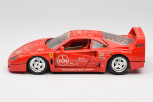 Ferrari F40 Evoluzione FC Nürnberg Special Edition Rouge Bburago 1:18 3042-FCN Métal — image 4 sur 8