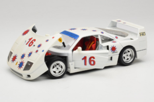 Ferrari F40 #16 Borsenmodells Blanc Limited Edition 333 pcs 1987 Bburago 1:18 3332-W1 Métal — image 2 sur 8