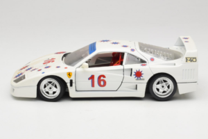 Ferrari F40 #16 Borsenmodells Blanc Limited Edition 333 pcs 1987 Bburago 1:18 3332-W1 Métal — image 4 sur 8