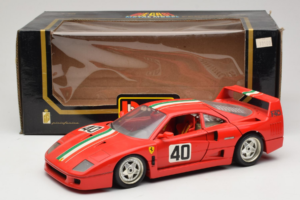 Ferrari F40 #40 Rouge avec Drapeau Italien Bburago 1:18 3032-P1 Métal — image 8 sur 8