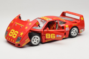 Ferrari F40 LM #86 Ch. Pozzi IMSA 24 Hours of Le Mans 1985 Rouge Bburago 1:18 3332-P6 Métal — image 2 sur 8