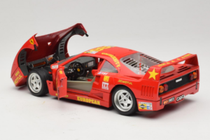 Ferrari F40 LM #86 Ch. Pozzi IMSA 24 Hours of Le Mans 1985 Rouge Bburago 1:18 3332-P6 Métal — image 5 sur 8