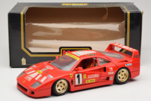 Ferrari F40 Pirelli Agip #1 Ferrari Club Italia Rouge Bburago 1:18 3032-P2 Métal — image 8 sur 8