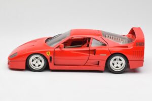 Ferrari F40 Rouge Bburago 1:18 3032 Métal — image 4 sur 8
