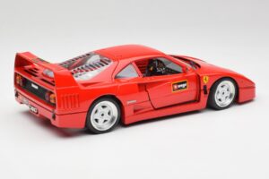 Ferrari F40 Rouge Bburago 1:18 3332 Métal — image 3 sur 8
