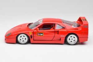 Ferrari F40 Rouge Bburago 1:18 3332 Métal — image 4 sur 8