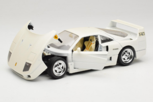 Ferrari F40 Blanc Bburago 1:18 3332-W4 Métal — image 2 sur 8