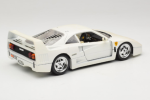 Ferrari F40 Blanc Bburago 1:18 3332-W4 Métal — image 3 sur 8