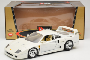 Ferrari F40 Blanc Bburago 1:18 3332-W4 Métal — image 8 sur 8
