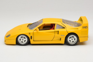 Ferrari F40 Jaune Bburago 1:18 3032-Y1 Métal — image 4 sur 8
