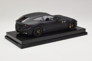 Ferrari FF Matte Black MR Collection 1:18 FERR04CAL Résine — image 3 sur 7